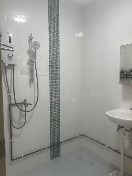 116 Pending Road, 116 Pending Road, Room Rental, 200 sqft, HDB Flat For Rent, by Tan Carlos 陈卡洛, 500206170 - Bathroom - PropertyGuru.com.sg