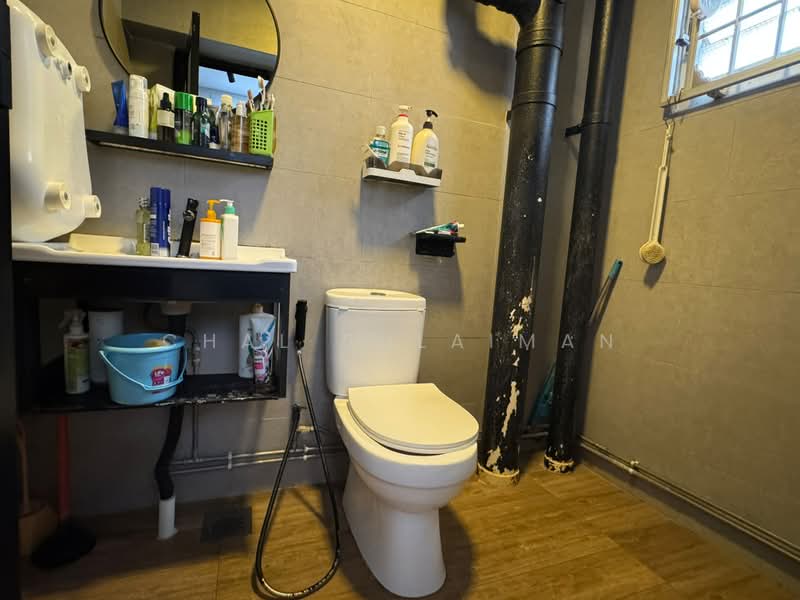 969 Hougang Street 91, 969 Hougang Street 91, 3 Bedrooms, 1,022 sqft, HDB Flat For Sale, by Chal Sulaiman, 500206174 - Bathroom - PropertyGuru.com.sg