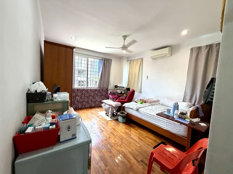 Japan Merdu Detached House, Japan Merdu, 6 Bedrooms, 7,300 sqft, Detached House For Sale, by Judy Gao 高旭梅., 500206188 - Bedroom - PropertyGuru.com.sg