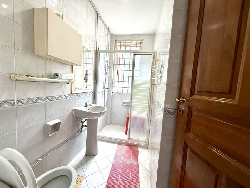 Japan Merdu Detached House, Japan Merdu, 6 Bedrooms, 7,300 sqft, Detached House For Sale, by Judy Gao 高旭梅., 500206188 - Bathroom - PropertyGuru.com.sg