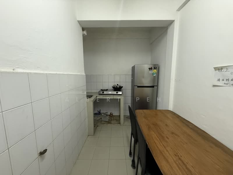 Novena Court, 2 Jalan Novena Barat, 3 Bedrooms, 861 sqft, Apartment For Rent, by Albert Peh, 500206189 - Kitchen - PropertyGuru.com.sg