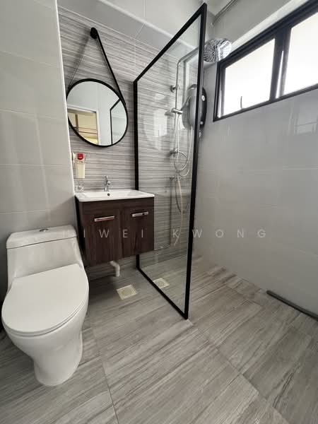 419 Serangoon Central, 419 Serangoon Central, 3 Bedrooms, 1,109 sqft, HDB Flat For Sale, by Shiwei Kwong, 500206192 - Bathroom - PropertyGuru.com.sg