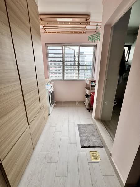 419 Serangoon Central, 419 Serangoon Central, 3 Bedrooms, 1,109 sqft, HDB Flat For Sale, by Shiwei Kwong, 500206192 - Kitchen Yard - PropertyGuru.com.sg