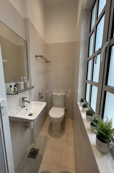 Hua Guan, Bee San, 3 Bedrooms, 2,589 sqft, Semi-Detached House For Rent, by Gillian Heng, 500206197 - Bathroom - PropertyGuru.com.sg