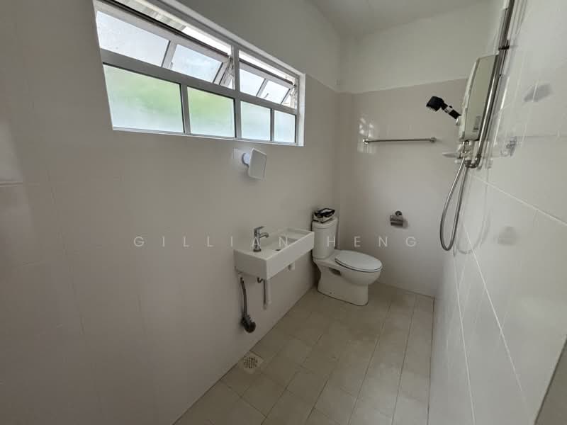Hua Guan, Bee San, 3 Bedrooms, 2,589 sqft, Semi-Detached House For Rent, by Gillian Heng, 500206197 - Bathroom - PropertyGuru.com.sg