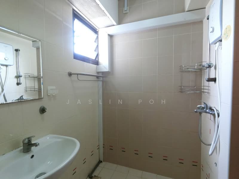 220A Bedok Central, 220A Bedok Central, Room Rental, 200 sqft, HDB Flat For Rent, by Jaslin Poh, 500206214 - Bathroom - PropertyGuru.com.sg