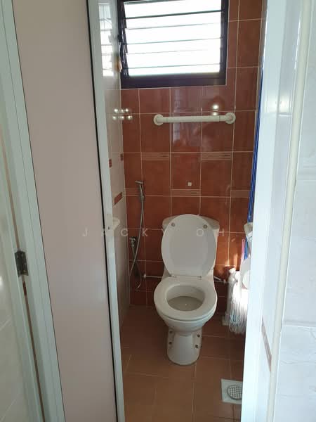 222 Lorong 8 Toa Payoh, 222 Lorong 8 Toa Payoh, Balestier / Toa Payoh, Room Rental, 100 sqft, HDB Flat For Rent, by Jacky Oh, 500206245 - Bathroom - PropertyGuru.com.sg