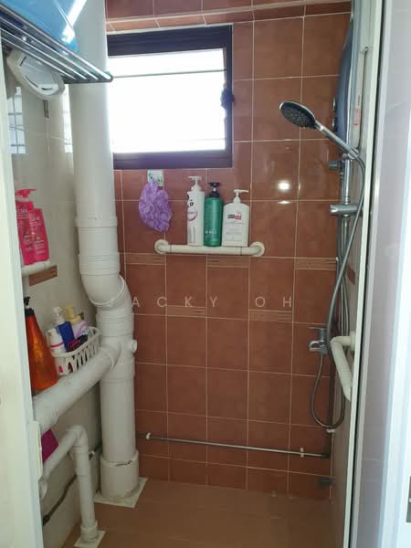 222 Lorong 8 Toa Payoh, 222 Lorong 8 Toa Payoh, Balestier / Toa Payoh, Room Rental, 100 sqft, HDB Flat For Rent, by Jacky Oh, 500206245 - Bathroom - PropertyGuru.com.sg
