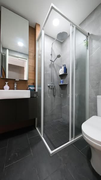 Rezi 24, 39 Lorong 24 Geylang, 2 Bedrooms, 549 sqft, Apartment For Sale, by Jarel Tay, 500206249 - Bathroom - PropertyGuru.com.sg