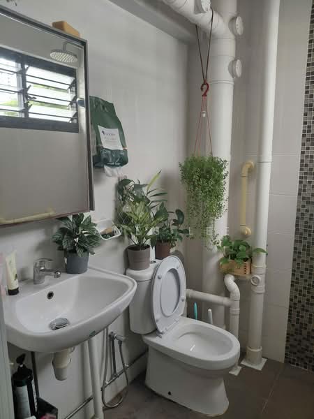 106 Jalan Dusun, 106 Jalan Dusun, 3 Bedrooms, 1,001 sqft, HDB Flat For Sale, by James Lee, 500206255 - Bathroom - PropertyGuru.com.sg