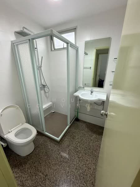 Kerrisdale, 30 Sturdee Road, Room Rental, 100 sqft, Condominium For Rent, by ling, 500206257 - Bathroom - PropertyGuru.com.sg