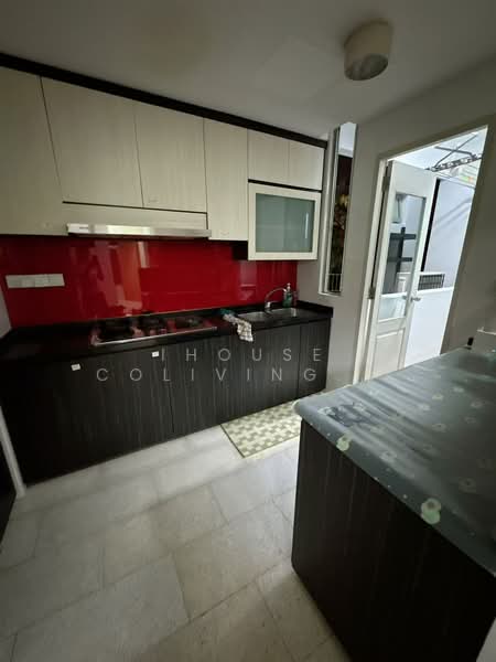 Kerrisdale, 30 Sturdee Road, Room Rental, 100 sqft, Condominium For Rent, by ling, 500206257 - Kitchen - PropertyGuru.com.sg