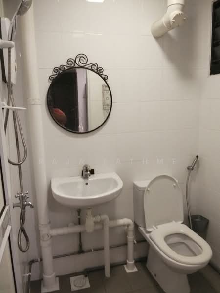 92 Bedok North Avenue 4, 92 Bedok North Avenue 4, Room Rental, 350 sqft, HDB Flat For Rent, by Raja Lathme, 500206260 - Bathroom - PropertyGuru.com.sg