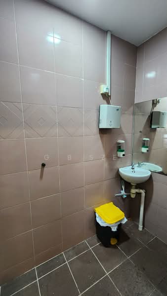 331 Upper Paya Leba Road, 331 Upper Paya Leba Road, 2,200 sqft, Shop / Shophouse For Sale, by G B Sze, 500206277 - Bathroom - CommercialGuru.com.sg