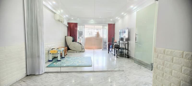 725 Bedok Reservoir Road, 725 Bedok Reservoir Road, 5 Bedrooms, 1,528 sqft, HDB Flat For Sale, by James Yeo, 500206279 - Living Room - PropertyGuru.com.sg