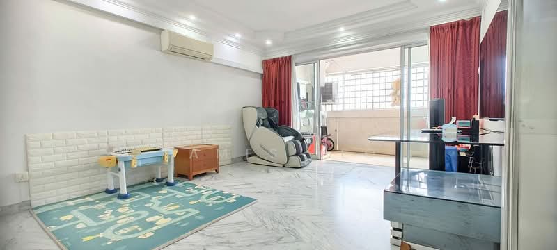 725 Bedok Reservoir Road, 725 Bedok Reservoir Road, 5 Bedrooms, 1,528 sqft, HDB Flat For Sale, by James Yeo, 500206279 - Living Room - PropertyGuru.com.sg