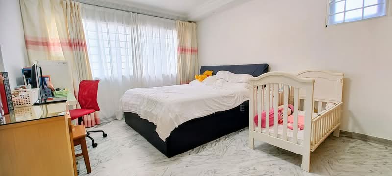 725 Bedok Reservoir Road, 725 Bedok Reservoir Road, 5 Bedrooms, 1,528 sqft, HDB Flat For Sale, by James Yeo, 500206279 - Bedroom - PropertyGuru.com.sg
