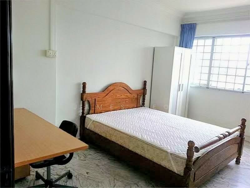 725 Bedok Reservoir Road, 725 Bedok Reservoir Road, 5 Bedrooms, 1,528 sqft, HDB Flat For Sale, by James Yeo, 500206279 - Bedroom - PropertyGuru.com.sg