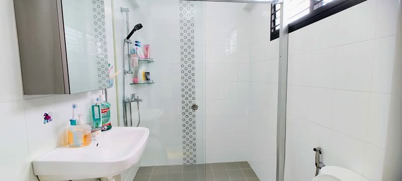 725 Bedok Reservoir Road, 725 Bedok Reservoir Road, 5 Bedrooms, 1,528 sqft, HDB Flat For Sale, by James Yeo, 500206279 - Bathroom - PropertyGuru.com.sg