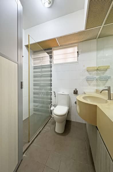 617D Punggol Drive, 617D Punggol Drive, 3 Bedrooms, 1,001 sqft, HDB Flat For Sale, by Calvin Wang, 500206299 - MBR Bathroom - PropertyGuru.com.sg