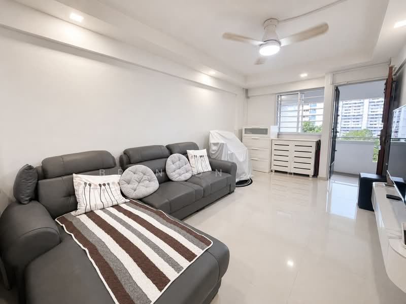 520 Bedok North Avenue 1, 520 Bedok North Avenue 1, 2 Bedrooms, 721 sqft, HDB Flat For Sale, by Brandon Loh, 500206302 - Living Room - PropertyGuru.com.sg