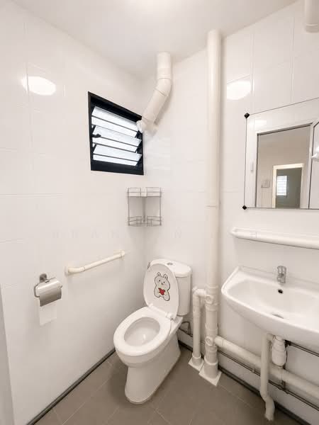 520 Bedok North Avenue 1, 520 Bedok North Avenue 1, 2 Bedrooms, 721 sqft, HDB Flat For Sale, by Brandon Loh, 500206302 - Bathroom - PropertyGuru.com.sg