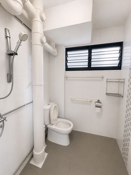 520 Bedok North Avenue 1, 520 Bedok North Avenue 1, 2 Bedrooms, 721 sqft, HDB Flat For Sale, by Brandon Loh, 500206302 - Bathroom - PropertyGuru.com.sg