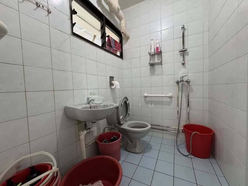 3A Holland Close, 3A Holland Close, 3 Bedrooms, 1,141 sqft, HDB Flat For Sale, by Yen Lim, 500206308 - Bathroom - PropertyGuru.com.sg