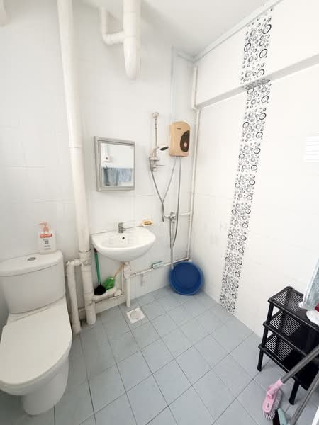 660 Yishun Avenue 4, 660 Yishun Avenue 4, 3 Bedrooms, 1,119 sqft, HDB Flat For Sale, by Jacqueline Lee 李瑞玲, 500206309 - Bathroom - PropertyGuru.com.sg