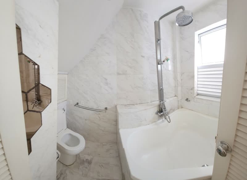 Niven Suites, 8 Wilkie Terrace, Room Rental, 200 sqft, Condominium For Rent, by Gupta Sameer Raj, 500206323 - Bathroom - PropertyGuru.com.sg