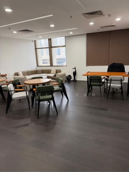 Peninsula Plaza, 111 North Bridge Road, 1,001 sqft, Office For Rent, by Kris Chan, 500206336 - CommercialGuru.com.sg