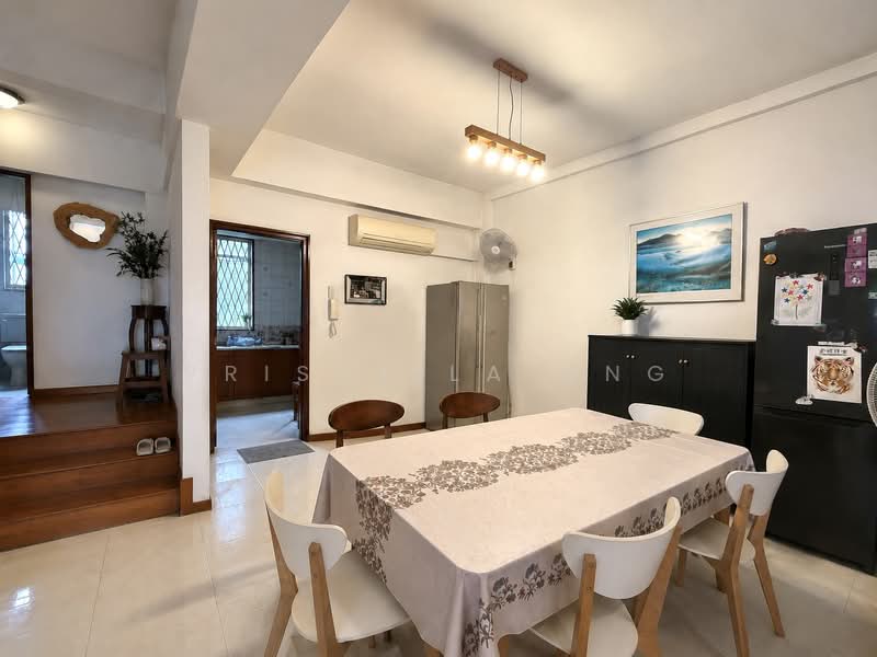 Loyang Villas, Loyang Rise, 6 Bedrooms, 3,000 sqft, Terraced House For Sale, by Priscilla Ong, 500206337 - Dining Room - PropertyGuru.com.sg