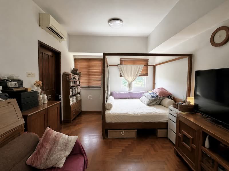 Loyang Villas, Loyang Rise, 6 Bedrooms, 3,000 sqft, Terraced House For Sale, by Priscilla Ong, 500206337 - Bedroom - PropertyGuru.com.sg