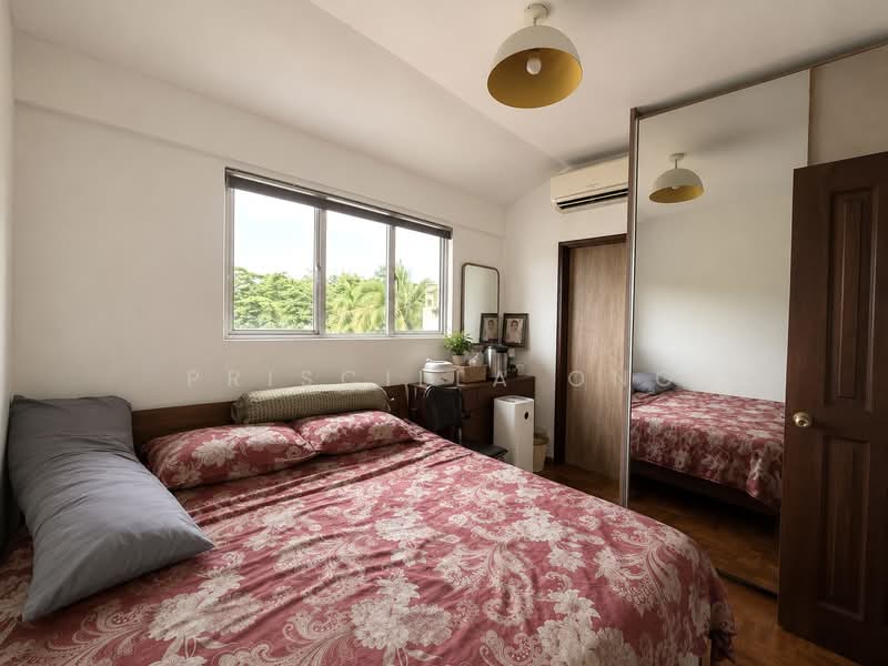 Loyang Villas, Loyang Rise, 6 Bedrooms, 3,000 sqft, Terraced House For Sale, by Priscilla Ong, 500206337 - Bedroom - PropertyGuru.com.sg