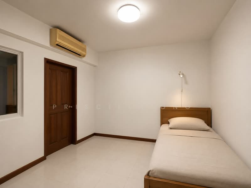 Loyang Villas, Loyang Rise, 6 Bedrooms, 3,000 sqft, Terraced House For Sale, by Priscilla Ong, 500206337 - Bedroom - PropertyGuru.com.sg