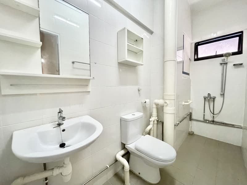 106 Jalan Rajah, 106 Jalan Rajah, 3 Bedrooms, 1,614 sqft, HDB Flat For Sale, by Gan Sok Hoon, 500206348 - Common Bathroom - PropertyGuru.com.sg
