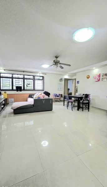 683A Choa Chu Kang Crescent, 683A Choa Chu Kang Crescent, 3 Bedrooms, 1,184 sqft, HDB Flat For Sale, by James Yeo, 500206363 - Living Room - PropertyGuru.com.sg