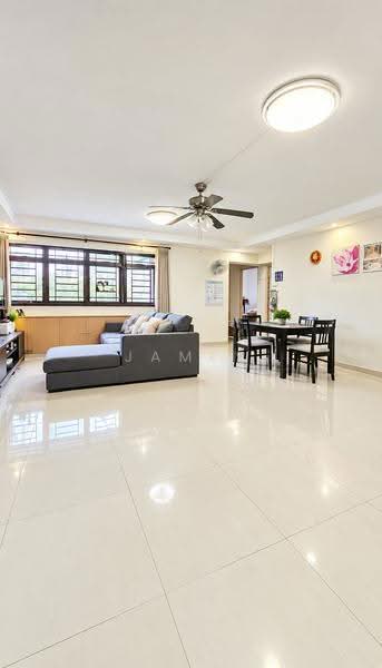 683A Choa Chu Kang Crescent, 683A Choa Chu Kang Crescent, Dairy Farm / Bukit Panjang / Choa Chu Kang, 3 Bedrooms, 1,184 sqft, HDB Flat For Sale, by James Yeo, 500206363 - Living Room - PropertyGuru.com.sg