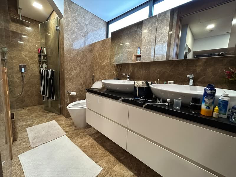 Dyson Road, Dyson Road, 5 Bedrooms, 4,633 sqft, Semi-Detached House For Sale, by Jeslyn Lim, 500206386 - Bathroom - PropertyGuru.com.sg