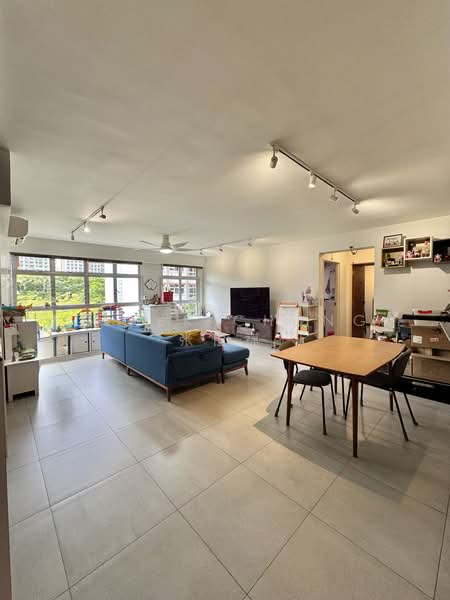 443A Bukit Batok West Avenue 8, 443A Bukit Batok West Avenue 8, 3 Bedrooms, 1,205 sqft, HDB Flat For Sale, by Derek Chong 张恒福, 500206390 - Living Room - PropertyGuru.com.sg