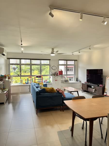 443A Bukit Batok West Avenue 8, 443A Bukit Batok West Avenue 8, 3 Bedrooms, 1,205 sqft, HDB Flat For Sale, by Derek Chong 张恒福, 500206390 - Living Room - PropertyGuru.com.sg