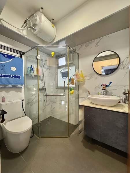 443A Bukit Batok West Avenue 8, 443A Bukit Batok West Avenue 8, 3 Bedrooms, 1,205 sqft, HDB Flat For Sale, by Derek Chong 张恒福, 500206390 - Bathroom - PropertyGuru.com.sg