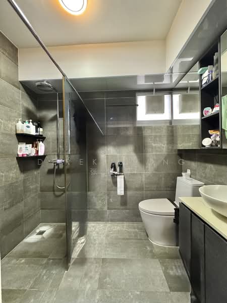 443A Bukit Batok West Avenue 8, 443A Bukit Batok West Avenue 8, 3 Bedrooms, 1,205 sqft, HDB Flat For Sale, by Derek Chong 张恒福, 500206390 - Bathroom - PropertyGuru.com.sg