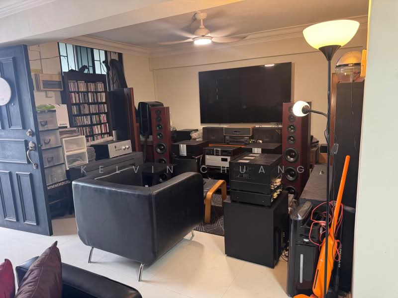 Blk 20 Toa Payoh lor 7, Toa Payoh Lorong 7, 2 Bedrooms, 700 sqft, HDB Flat For Sale, by Kelvin Chuang, 500206392 - Living Room - PropertyGuru.com.sg