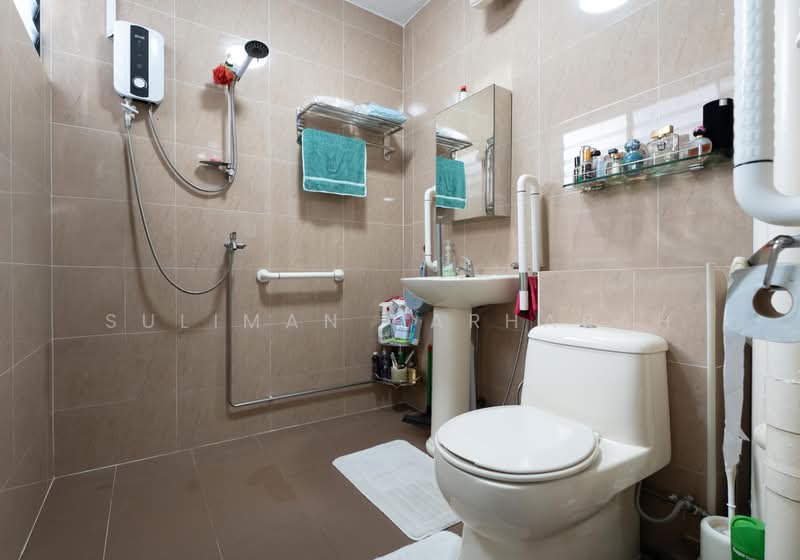 601 Bedok Reservoir Road, 601 Bedok Reservoir Road, 3 Bedrooms, 1,302 sqft, HDB Flat For Sale, by Suliman Harharah, 500206406 - Bathroom - PropertyGuru.com.sg
