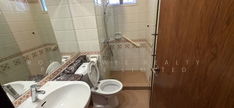 Gallop Gables, 76 Farrer Road, 5 Bedrooms, 2,851 sqft, Condominium For Rent, by RONALD, 500206418 - Bathroom - PropertyGuru.com.sg