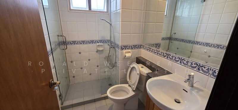 Gallop Gables, 76 Farrer Road, 5 Bedrooms, 2,851 sqft, Condominium For Rent, by RONALD, 500206418 - Bathroom - PropertyGuru.com.sg