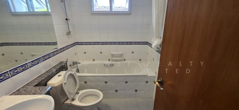Gallop Gables, 76 Farrer Road, 5 Bedrooms, 2,851 sqft, Condominium For Rent, by RONALD, 500206418 - Bathroom - PropertyGuru.com.sg