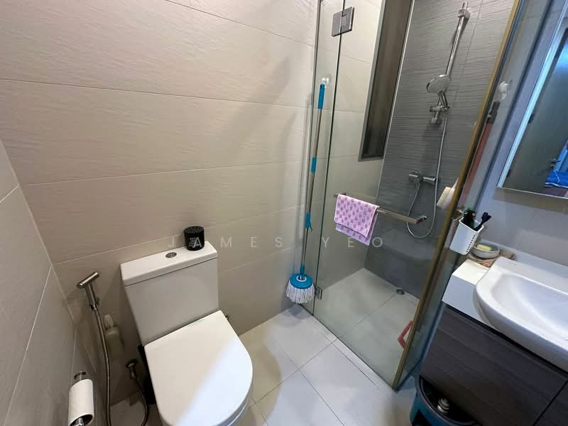 Skies Miltonia, 35 Miltonia Close, 2 Bedrooms, 710 sqft, Condominium For Sale, by James Yeo, 500206421 - Bathroom - PropertyGuru.com.sg