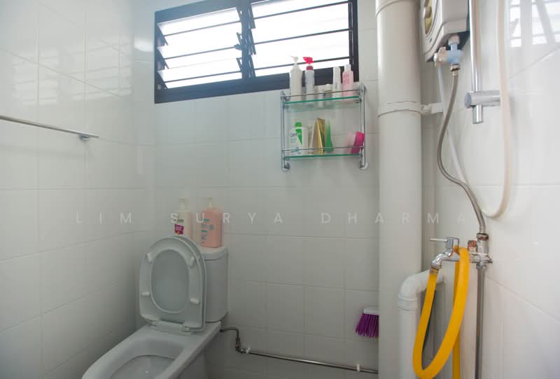 139 Yishun Ring Road, 139 Yishun Ring Road, 2 Bedrooms, 732 sqft, HDB Flat For Sale, by Lim Surya Dharma, 500206426 - Bathroom - PropertyGuru.com.sg